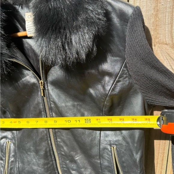 CACHE Vintage Women's Black 70% Leather 10% Wool Jacket with Fox Fur Collar - Picture 6 of 6